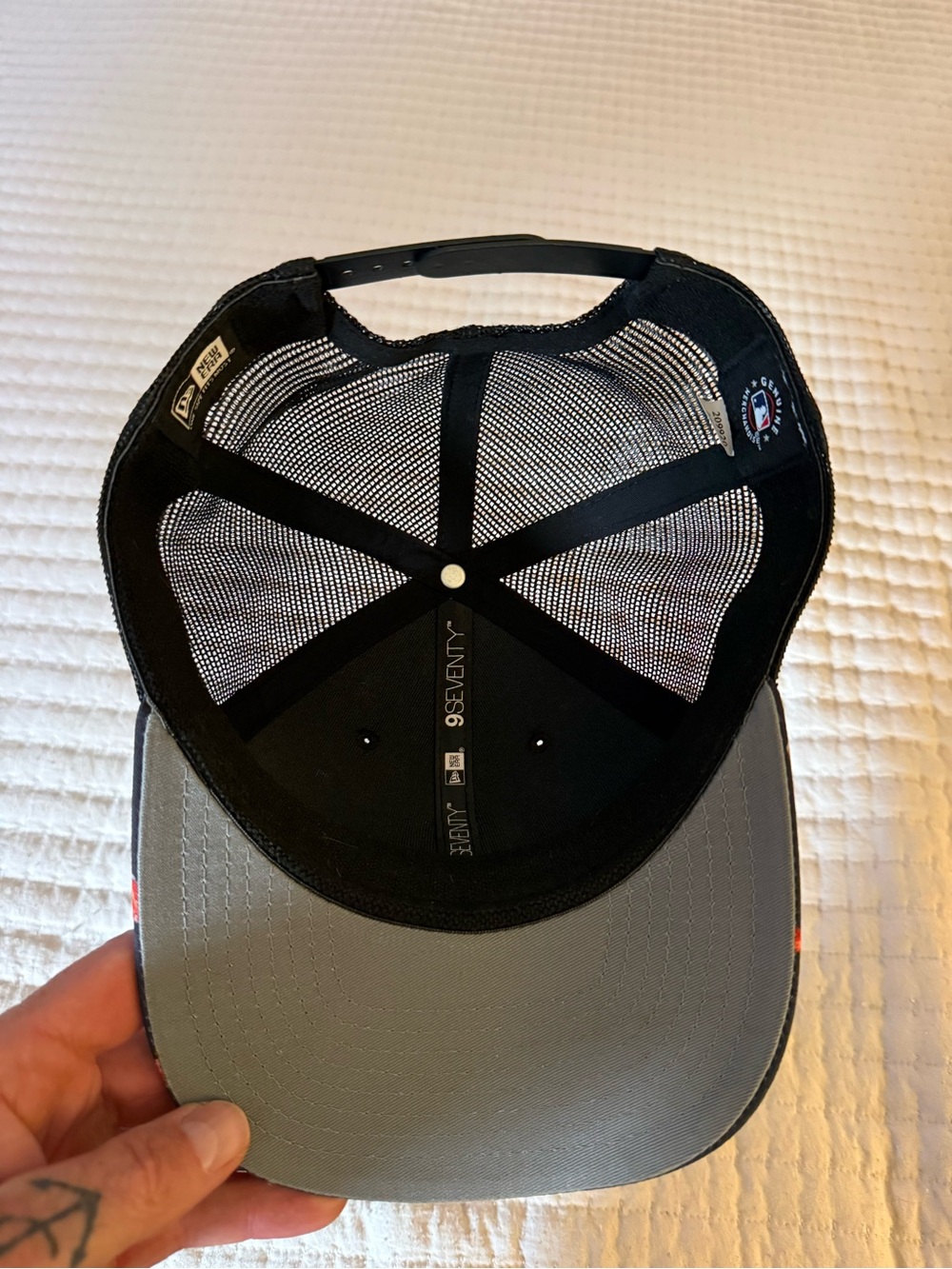New Era Black LA Trucker Hat with Red & Green Cocktail Print - Picture 5 of 6